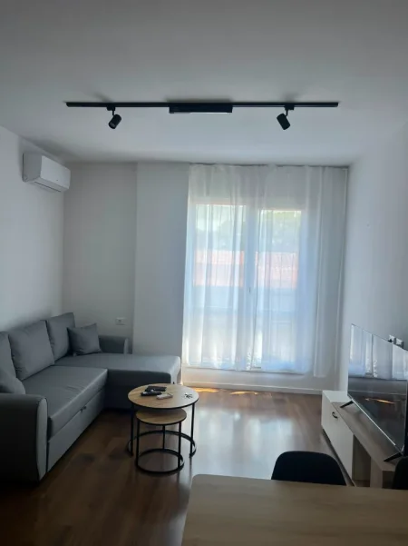 Tirane, jepet me qera apartament 1+1+Ballkon Kati 3, 68 m² 500€ (Rruga e Dibres/Ministria e Mbrojtjes)
