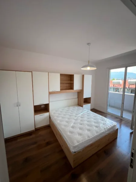 Tirane, jepet me qera apartament 1+1+Ballkon Kati 3, 68 m² 500€ (Rruga e Dibres/Ministria e Mbrojtjes)