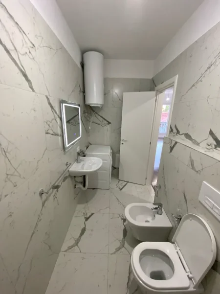 Tirane, jepet me qera apartament 1+1+Ballkon Kati 3, 68 m² 500€ (Rruga e Dibres/Ministria e Mbrojtjes)