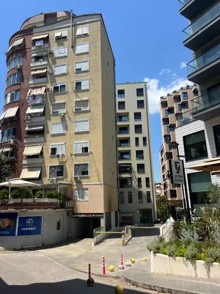 LAVAZH+PARKIM 500m2 rruga e kosovareve