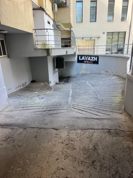 LAVAZH+PARKIM 500m2 rruga e kosovareve