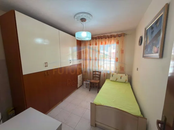 Tirane, jepet me qera apartament 2+1+Ballkon Kati 5, 56 m² 500 € (Ferit Xhajko)