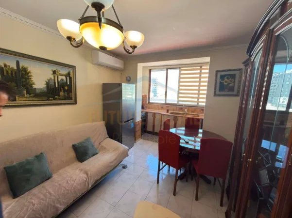 Tirane, jepet me qera apartament 2+1+Ballkon Kati 5, 56 m² 500 € (Ferit Xhajko)