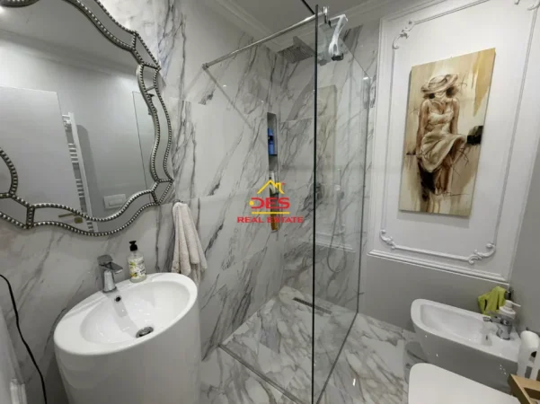 Vlore, shitet apartament 1+1+Ballkon Kati 2, 48 m² 100.000 € (Rruga Pelivan Leskaj)