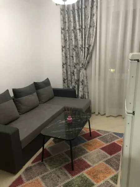 Tirane, jepet me qera apartament 1+1+Ballkon Kati 3, 55 m² 600 € (Sheshi Wilson)
