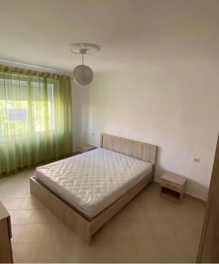 Tirane, jepet me qera apartament 1+1+Ballkon Kati 3, 55 m² 600 € (Sheshi Wilson)