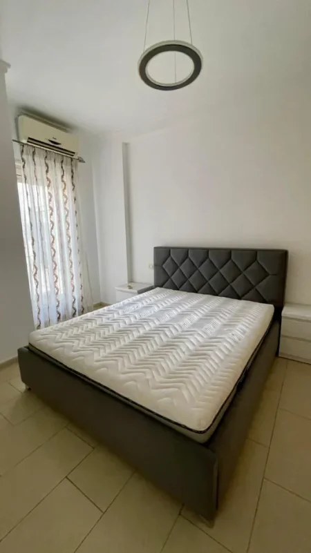 Tirane, jepet me qera apartament 1+1 Kati 4, 70 m² 800 € (Myslym Shyri)
