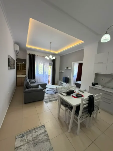 Tirane, jepet me qera apartament 1+1+Ballkon Kati 2, 65 m² 500 € (Kopshti Botanik)