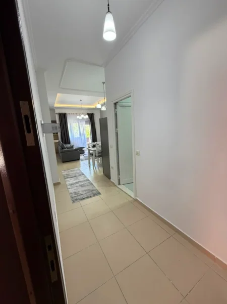 Tirane, jepet me qera apartament 1+1+Ballkon Kati 2, 65 m² 500 € (Kopshti Botanik)