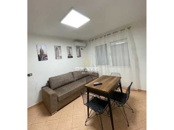 Tirane, jepet me qera apartament 1+1+Ballkon Kati 5, 50 m² 450 € (Tregu Cam, Myslym Shyr)
