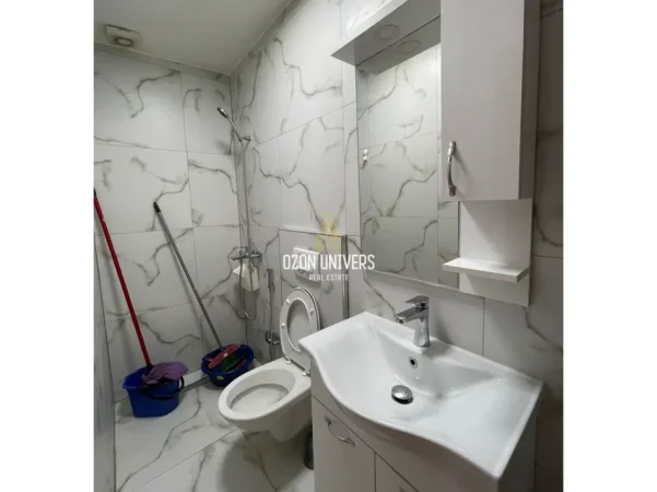 Tirane, jepet me qera apartament 1+1+Ballkon Kati 5, 50 m² 450 € (Tregu Cam, Myslym Shyr)
