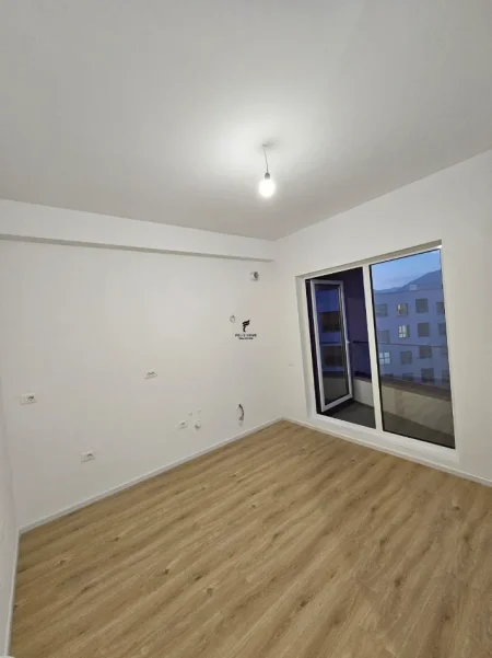 Tirane, jepet me qera garsonier Kati 6, 31 m² 300 € (ALI DEMI)