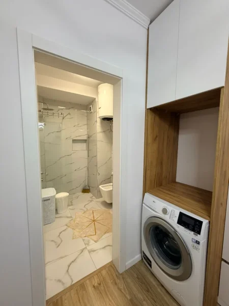 Tirane, jepet me qera apartament 1+1 Kati 5, 70 m² 480 € (Yzberisht / Grand Gallery)