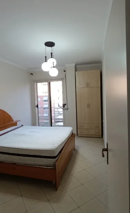 Tirane, jepet me qera apartament 1+1 Kati 6, 70 m² 500 € (PALLATI ME SHIGJETA)