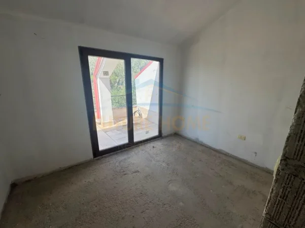 Tirane, shitet apartament duplex 4+1+Aneks+Ballkon Kati 3, 179 m² 350.000 € (Kopshti Botanik)