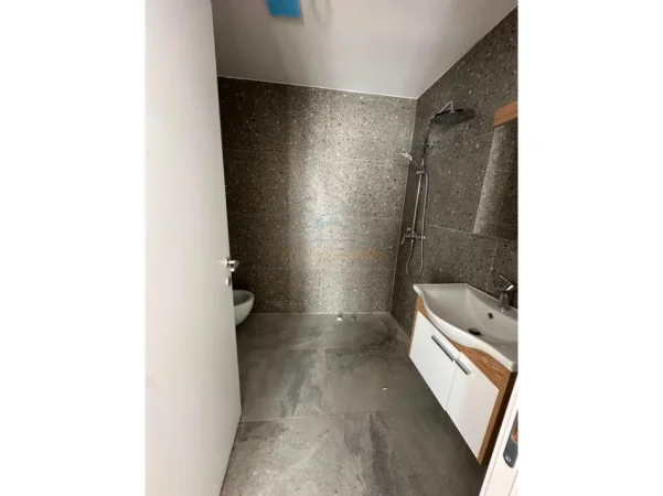 Tirane, shitet apartament 2+1 Kati 3, 108 m² 215.000 € (DOGANA)
