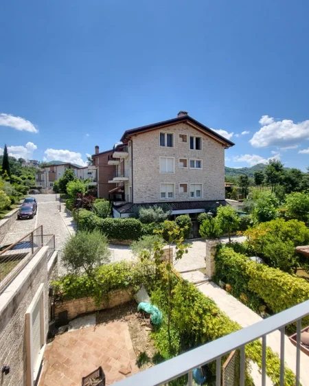 Tirane, jepet me qera apartament 2+1+Ballkon Kati 2, 100 m² 1.100 € (SECRET GARDEN – PRANË TEG)