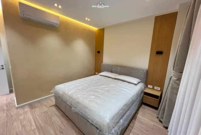 Tirane, jepet me qera apartament 2+1+Ballkon , 110 m² 1.500 € (Gold Tower)