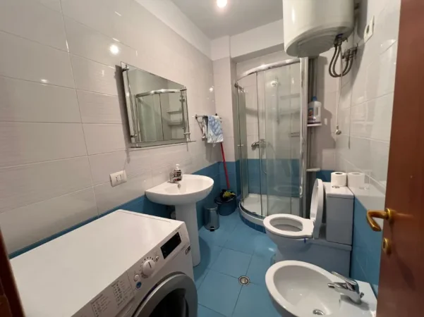 Tirane, jepet me qera apartament 1+1+Ballkon Kati 5, 58 m² 580 € (Rruga Don Bosko, bar Baron perballe kishes)