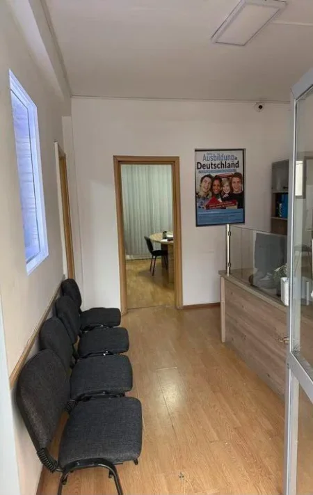 Tirane, jepet me qera zyre Kati 2, 70 m² 500 € (RRUGA E ELBASANIT)