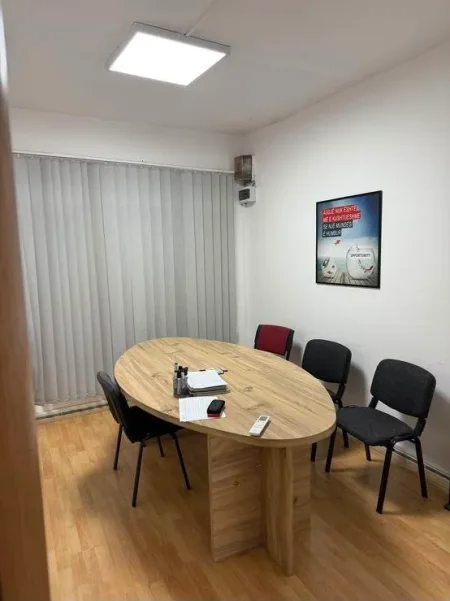 Tirane, jepet me qera zyre Kati 2, 70 m² 500 € (RRUGA E ELBASANIT)