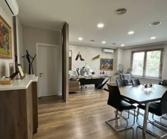 Tirane, jepet me qera zyre Kati 1, 70 m² 1.200 € (ASTIR)