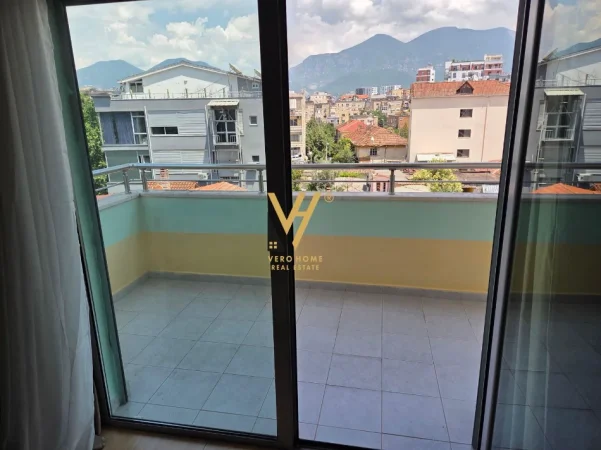 Tirane, jepet me qera apartament 2+1+Ballkon Kati 4, 90 m² 620 € (SIRI KODRA)