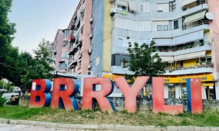 Tirane, shitet apartament 2+1 Kati 3, 77 m² 190.000 € (BRYLI SUPER SHPI)