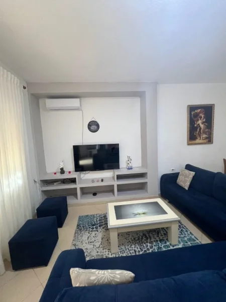 Tirane, jepet me qera apartament 1+1 Kati 2, 70 m² 400 € (5 MAJI)