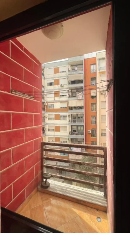 Tirane, jepet me qera apartament 2+1 , Kati 3, 120m2, 500Euro (Astir)