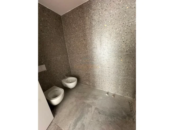Shqiperi, shitet apartament 2+1 Kati 3, 108 m² 215.000 € (Ish Dogana)