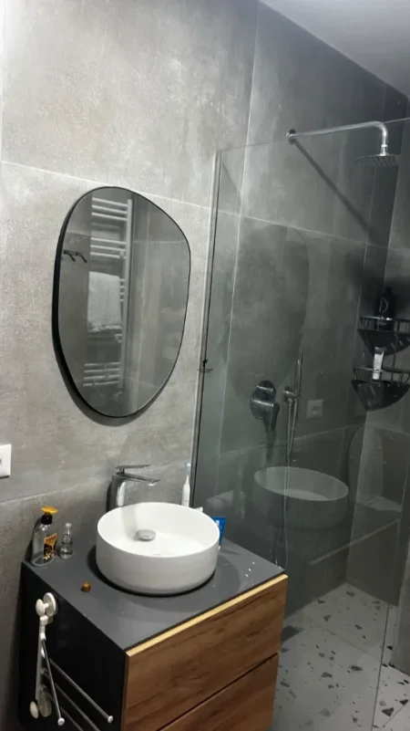 Tirane, jepet me qera garsonier Kati 8, 42 m² 500 € (SHESHI WILLSON)