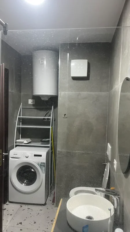 Tirane, jepet me qera garsonier Kati 8, 42 m² 500 € (SHESHI WILLSON)