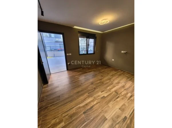 Tirane, jepet me qera Vile Kati 3, 208 m² 4.000 € (21 Dhjetori)