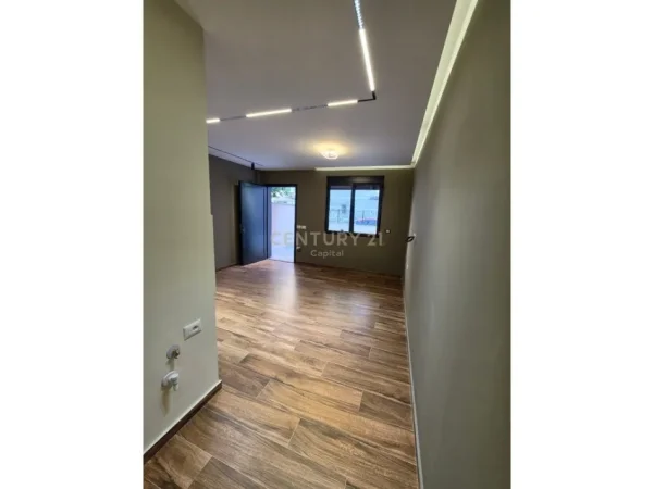Tirane, jepet me qera Vile Kati 3, 208 m² 4.000 € (21 Dhjetori)