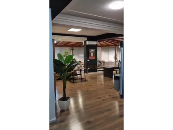 Tirane, jepet me qera ambjent biznesi , 159 m² 900 € (Rruga e Kavajes)