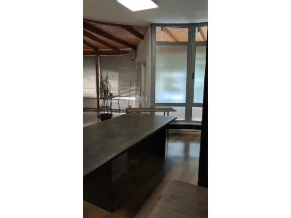 Tirane, jepet me qera ambjent biznesi , 159 m² 900 € (Rruga e Kavajes)