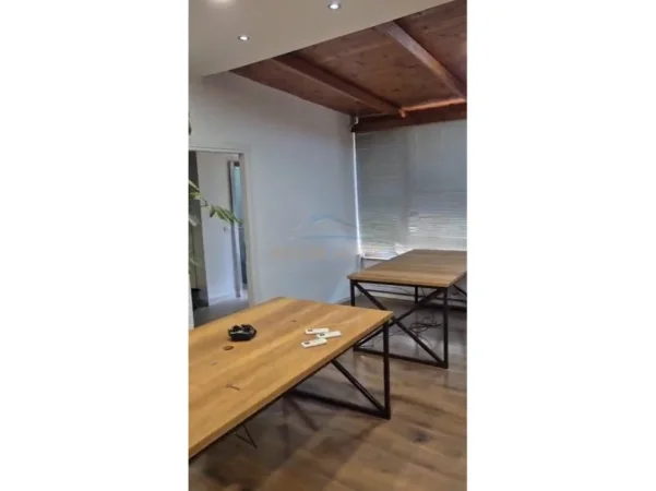 Tirane, jepet me qera ambjent biznesi , 159 m² 900 € (Rruga e Kavajes)