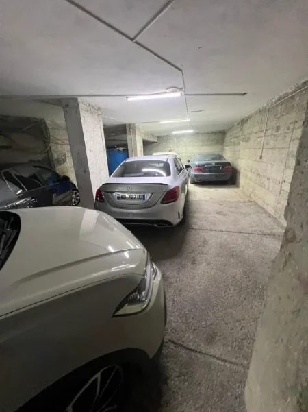 Tirane, jepet me qera ambjent biznesi LAVAZHO , 500 m² 2.000 € (RRUGA E KOSOVAREVE)