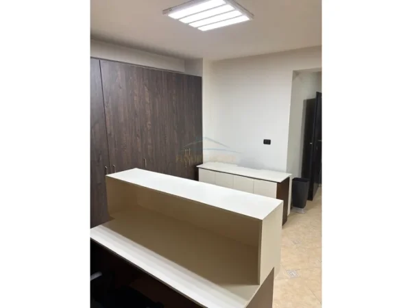 Tirane, shitet apartament 3+1+2 Kati 2, 156 m² 546.000 € (BLLOKU , RRUGA NIKOLLA TUPE)