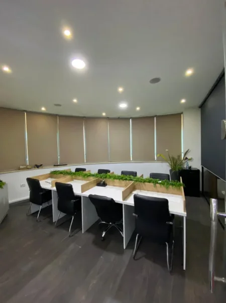 Tirane, jepet me qera zyre Kati 1, 202 m² 2.500 € (Rruga Kavajes)