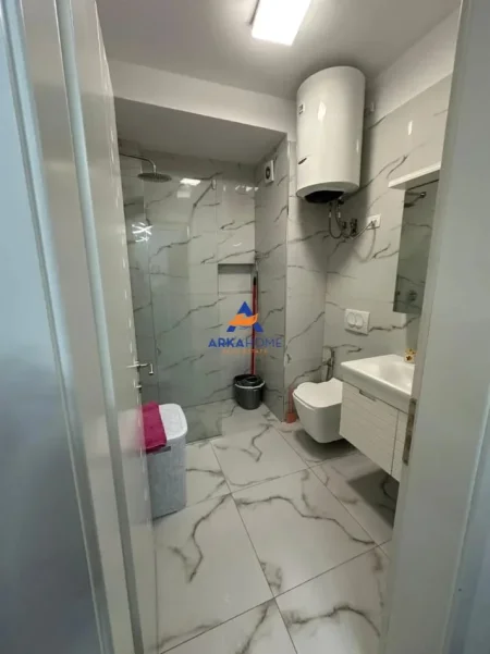 Tirane, jepet me qera apartament 1+1+Ballkon Kati 5, 60 m² 506 € 