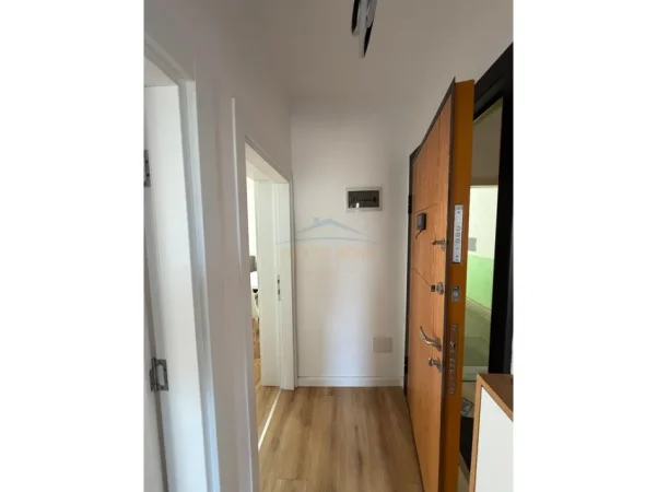 Tirane, jepet me qera apartament 1+1 Kati 3, 45 m² 750 € (QENDER , TIRANE)