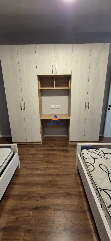 Tirane, jepet me qera apartament 2+1+Ballkon Kati 3, 96 m² 580 € 