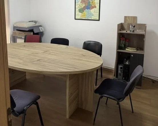 Tirane, jepet me qera ambjent biznesi Kati 2, 61 m² 500 € (qyteti studenti)