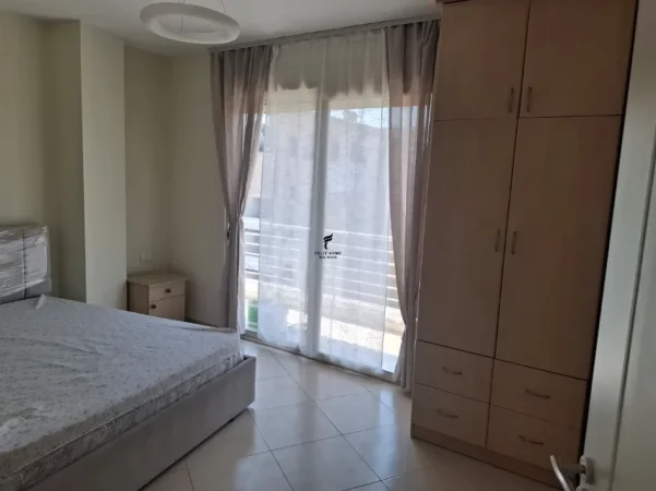 Tirane, jepet me qera apartament 1+1 Kati 5, 79 m² 500 € (TREGU ELEKTRIK)