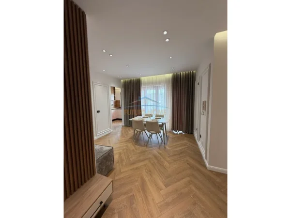 Tirane, shitet apartament 2+1+Aneks+Ballkon Kati 7, 101 m² 240.000 € 