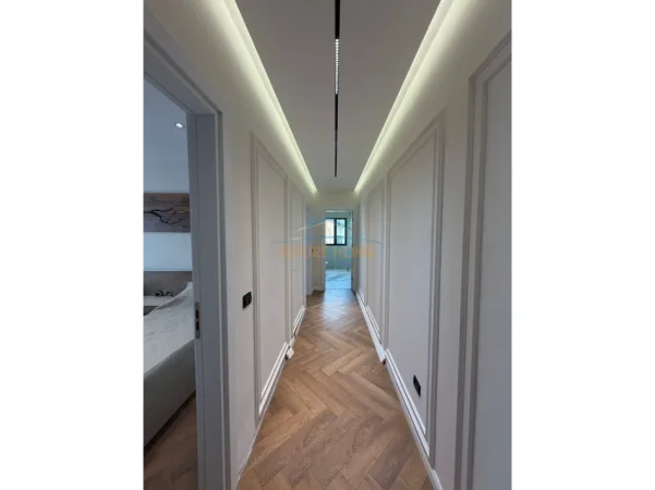 Tirane, shitet apartament 2+1+Aneks+Ballkon Kati 7, 101 m² 240.000 € 