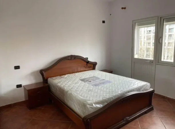 Tirane, jepet me qera apartament 3+1 Kati 5, 110 m² 550 € (BULEVARDI BAJRAM CURRI)