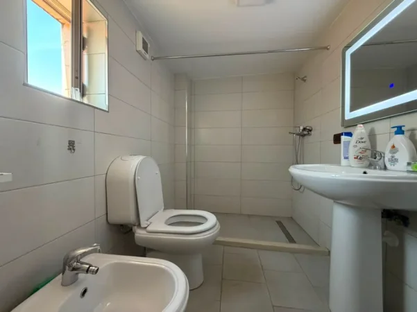Tirane, jepet me qera apartament 2+1+2 Kati 3, 95 m² 650 € (21 DHJETORI)